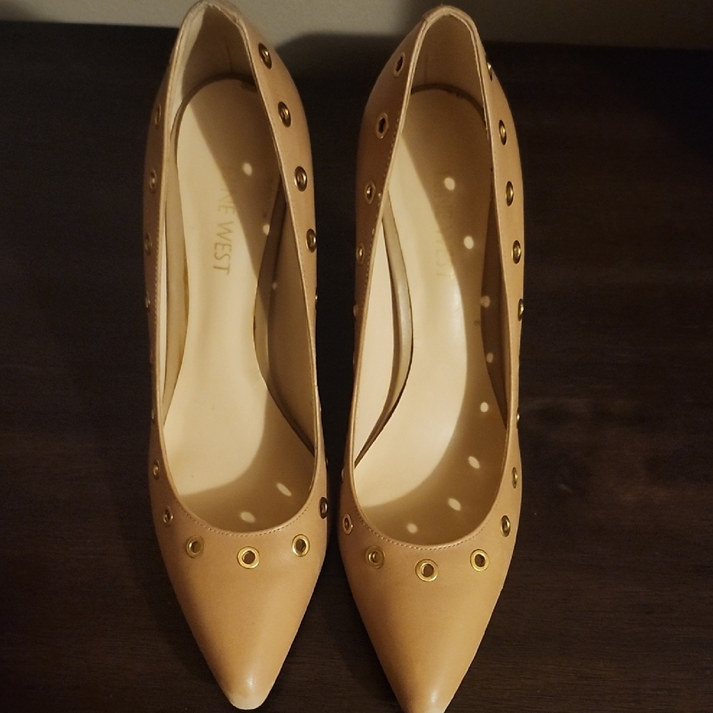 Nine West Tan Pointed-Toe Pumps with Gold Grommet Detail